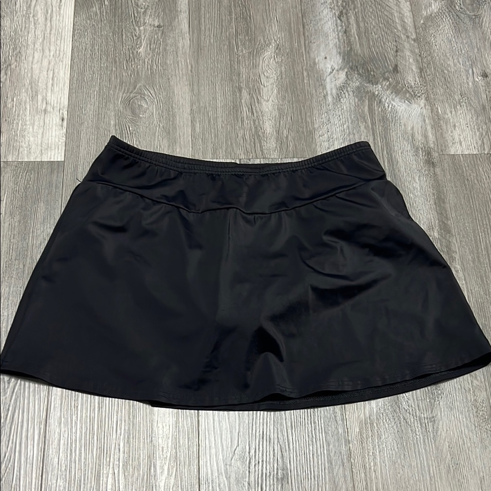 Lands' End women’s swimsuit skort w/built-in underwear/ black/ size 16